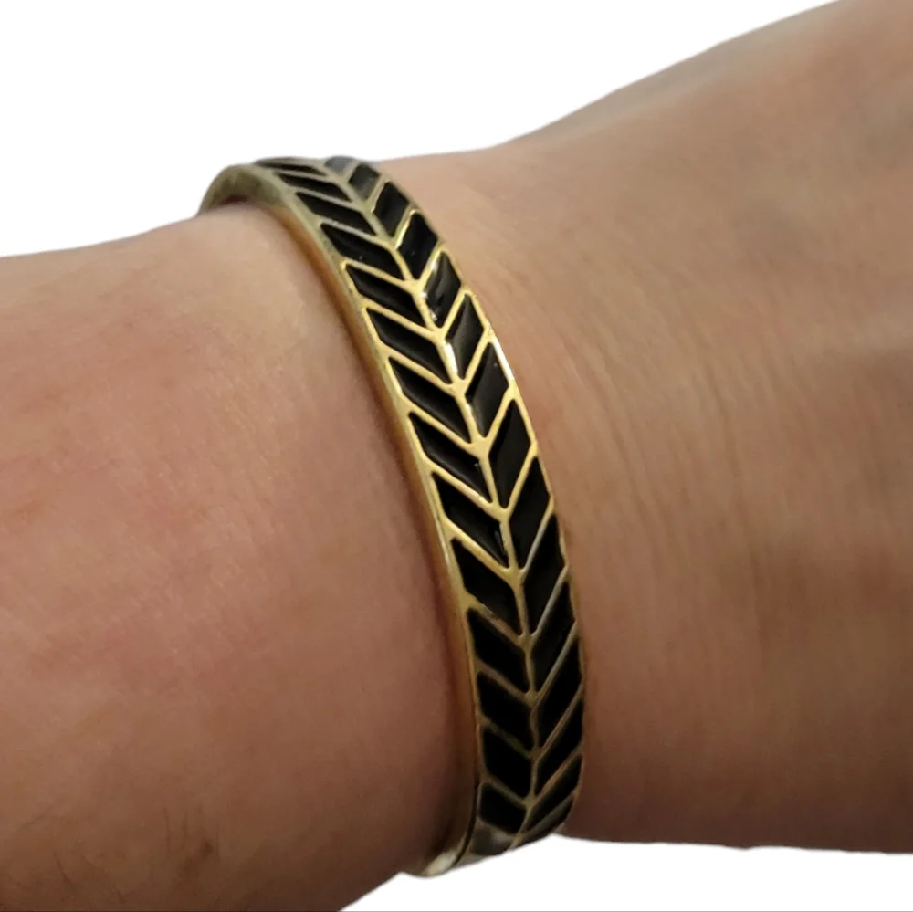 Gold tone enamel bracelet w Slide Closure